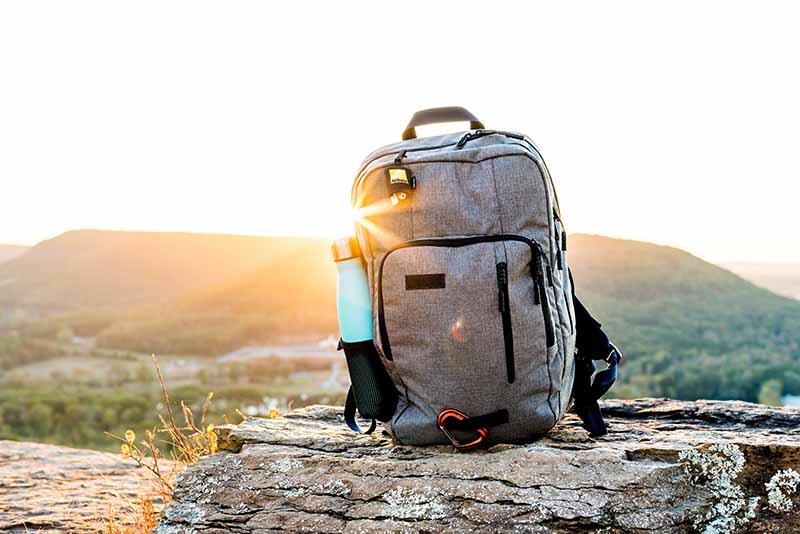 Tek bir çanta ile dünyayı nasıl seyahat edebilirsiniz?