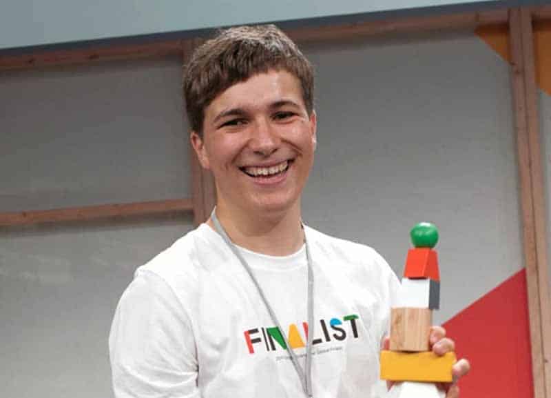 İrlandalı genç sudan mikroplastik maddeleri ayıklayan projesiyle global bilim ödülü kazandı