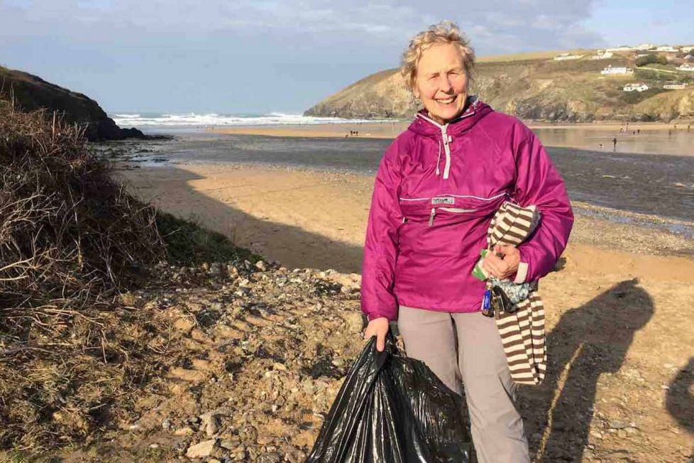 Action Nan: 52 sahili bir yıl içinde temizleyen 70 yaşındaki büyükanne